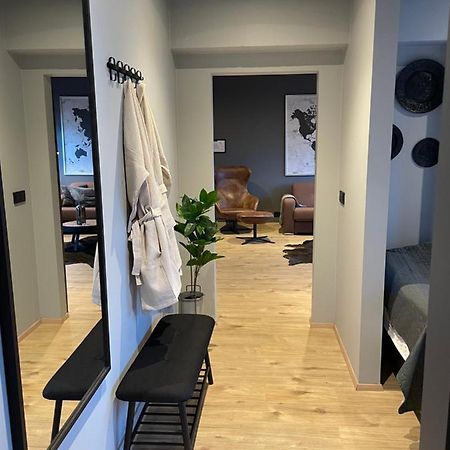 Lovely Apartment With Hot Tub Access آكيورِيْري المظهر الخارجي الصورة